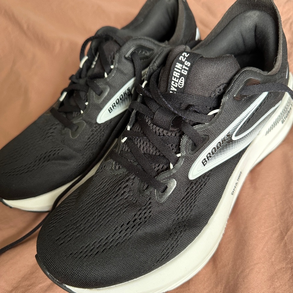 Womens Brooks Glycerin 22 9.5 Wide